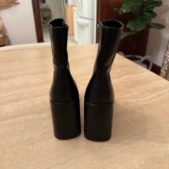 Forever 21 Black Heeled Boots with Zipper - Picture 4 of 4